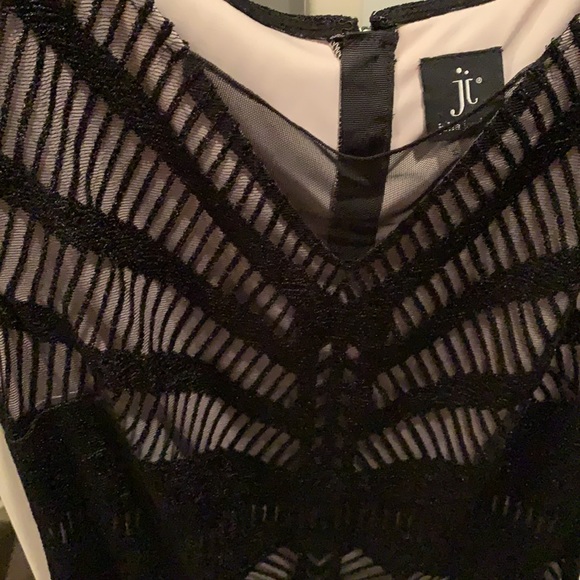 Black dress - Picture 3 of 3